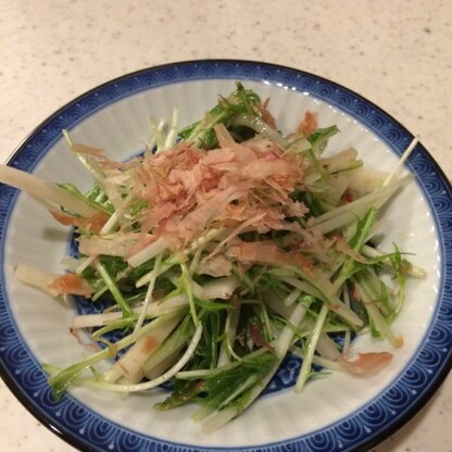 水菜が苦手な家族がモリモリ食べてくれました！
梅ドレッシングのおかげで、サッパリとサラダが食べれました！